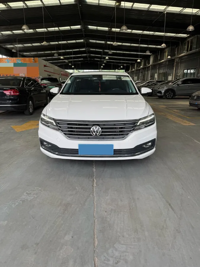 2022 Bestune B70 2.0T 224HP L4 6AT,autocango,china used car exporter,china ev exporter,chinese used car exporter,chinese used ev exporter