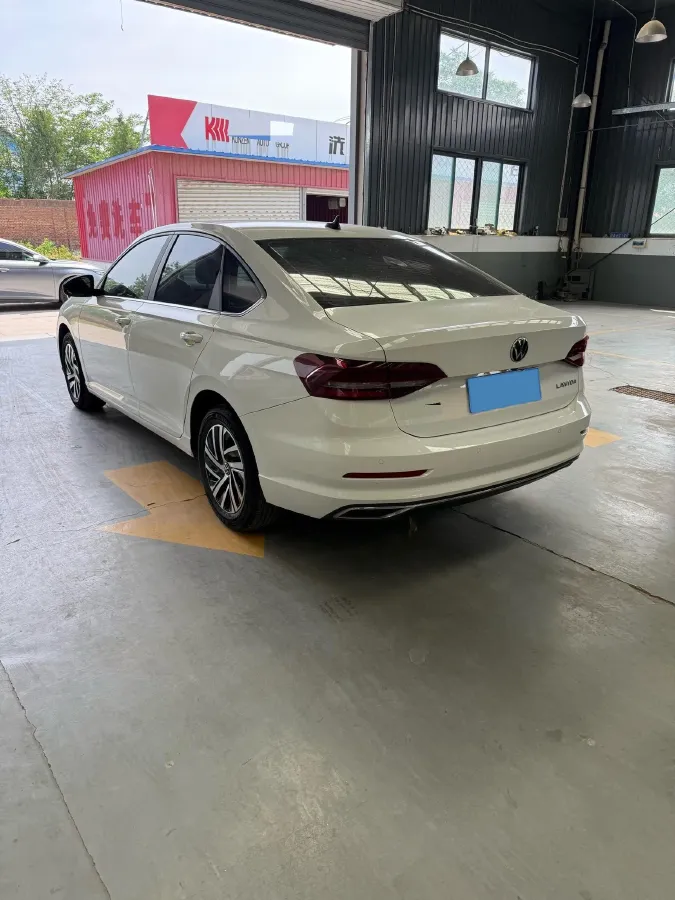 2022 Bestune B70 2.0T 224HP L4 6AT,autocango,china used car exporter,china ev exporter,chinese used car exporter,chinese used ev exporter