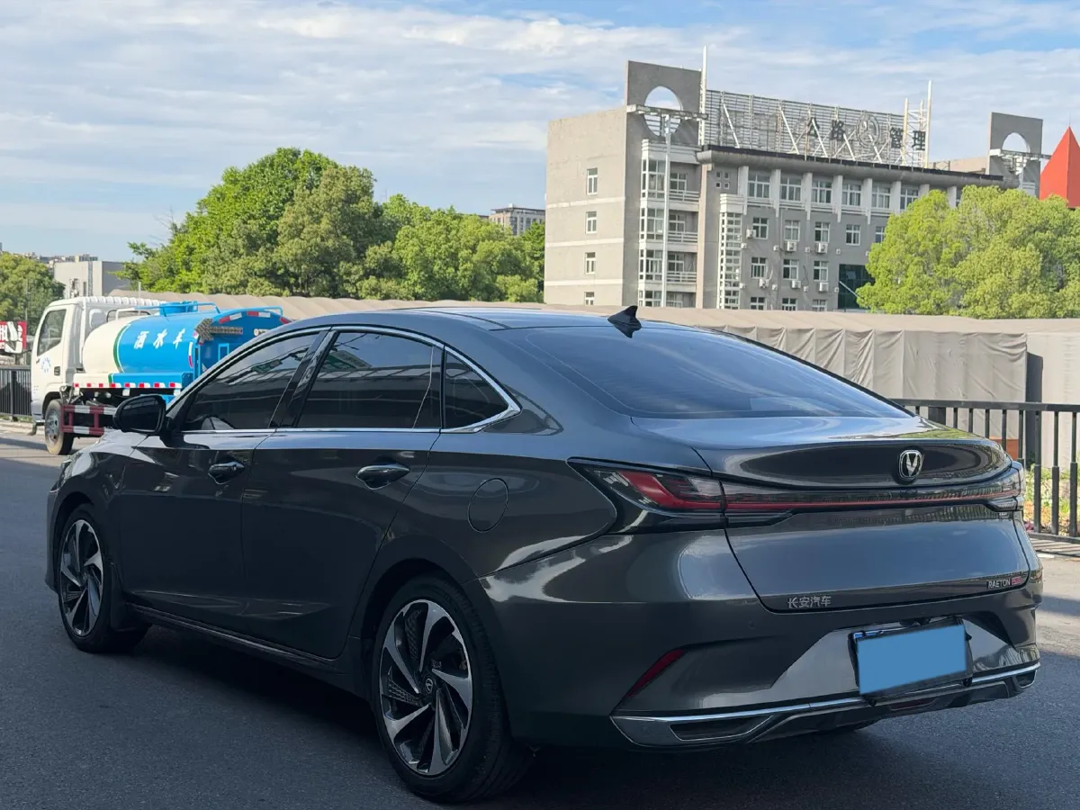 2023 ChangAn Raeton Plus 1.5T 188HP L4 7DCT,autocango,china used car exporter,china ev exporter,chinese used car exporter,chinese used ev exporter