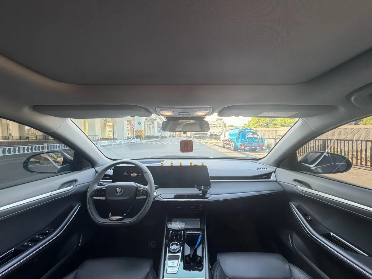 2023 ChangAn Raeton Plus 1.5T 188HP L4 7DCT,autocango,china used car exporter,china ev exporter,chinese used car exporter,chinese used ev exporter