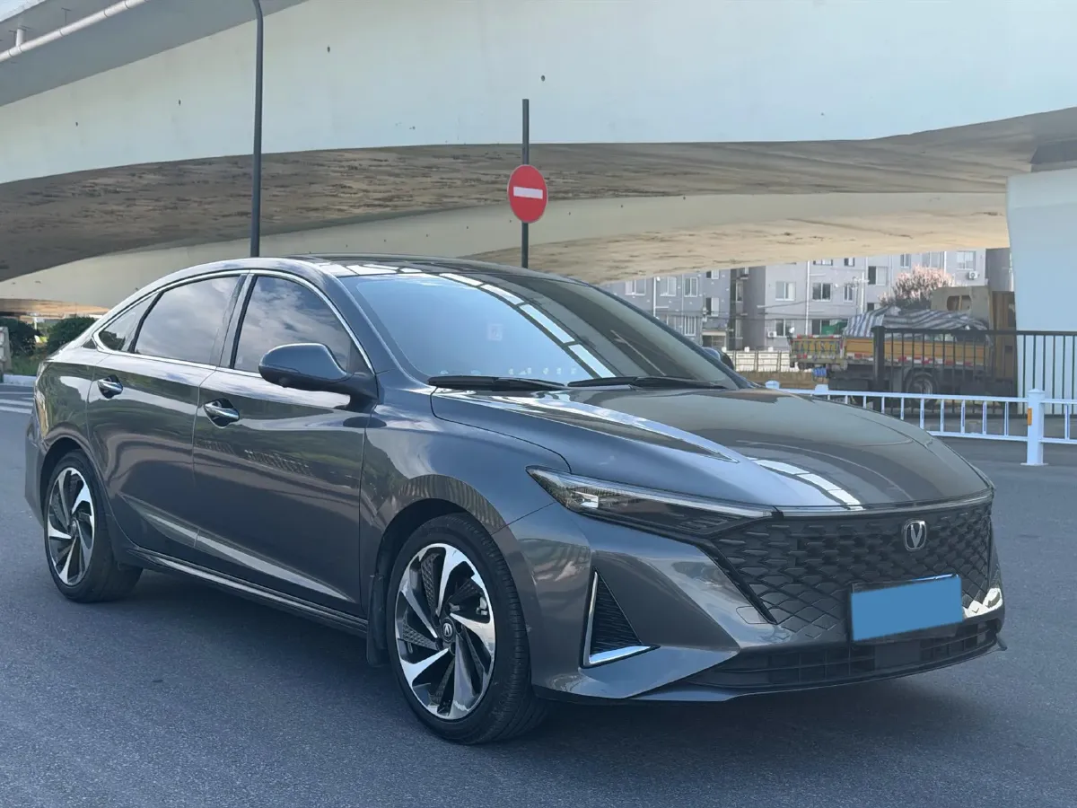 2023 ChangAn Raeton Plus 1.5T 188HP L4 7DCT,autocango,china used car exporter,china ev exporter,chinese used car exporter,chinese used ev exporter