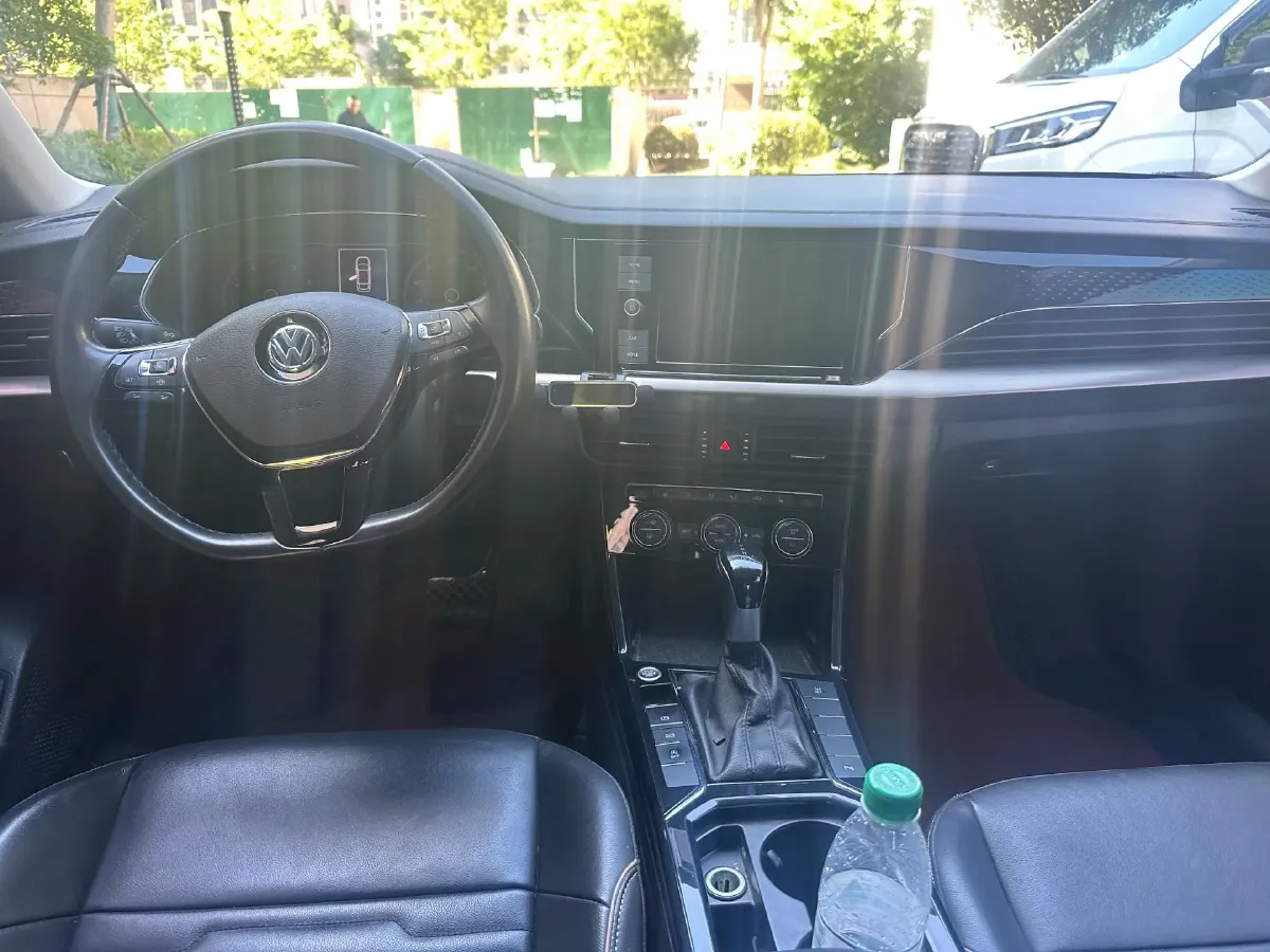 2019 Volvo V40 1.5T 152HP L4 6AT,autocango,china used car exporter,china ev exporter,chinese used car exporter,chinese used ev exporter