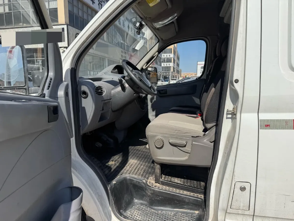 2021 MAXUS XinTu V80 2.0T 127HP L4 6MT,autocango,china used car exporter,china ev exporter,chinese used car exporter,chinese used ev exporter