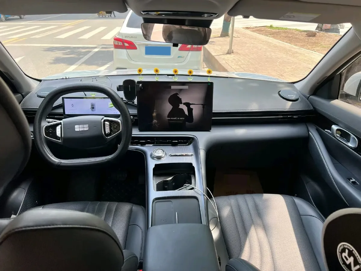 2024 Geely Emgrand L HiP 1.5T 181HP L4 3DHT PHEV 15.5KWH,autocango,china used car exporter,china ev exporter,chinese used car exporter,chinese used ev exporter