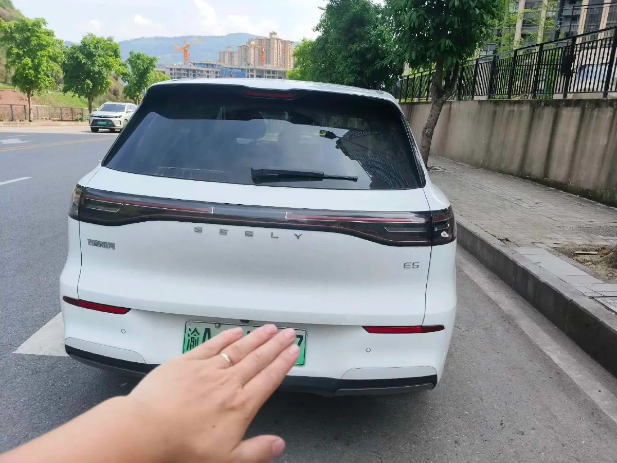 2024 Geely Emgrand L HiP 1.5T 181HP L4 3DHT PHEV 15.5KWH,autocango,china used car exporter,china ev exporter,chinese used car exporter,chinese used ev exporter