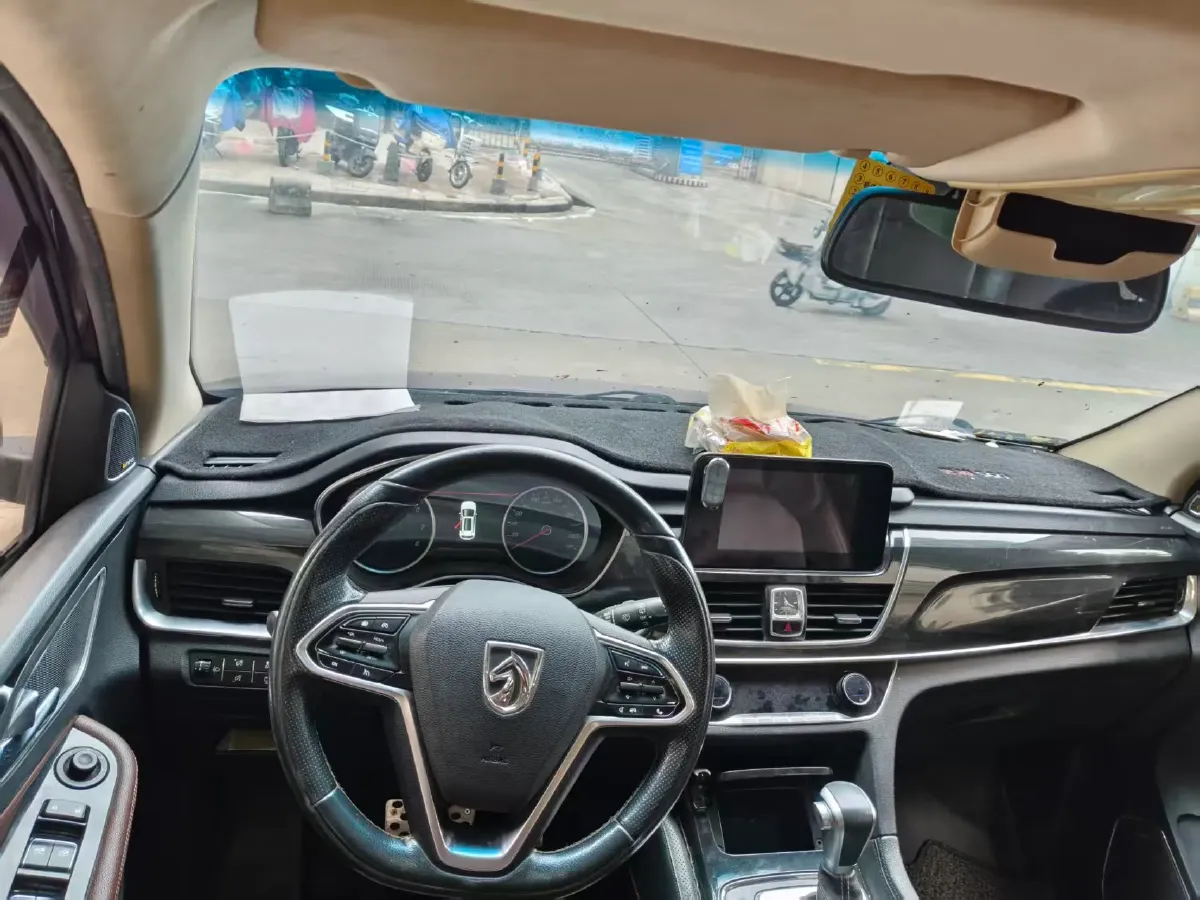 2017 BaoJun 560 1.5T 150HP L4 6DCT,autocango,china used car exporter,china ev exporter,chinese used car exporter,chinese used ev exporter