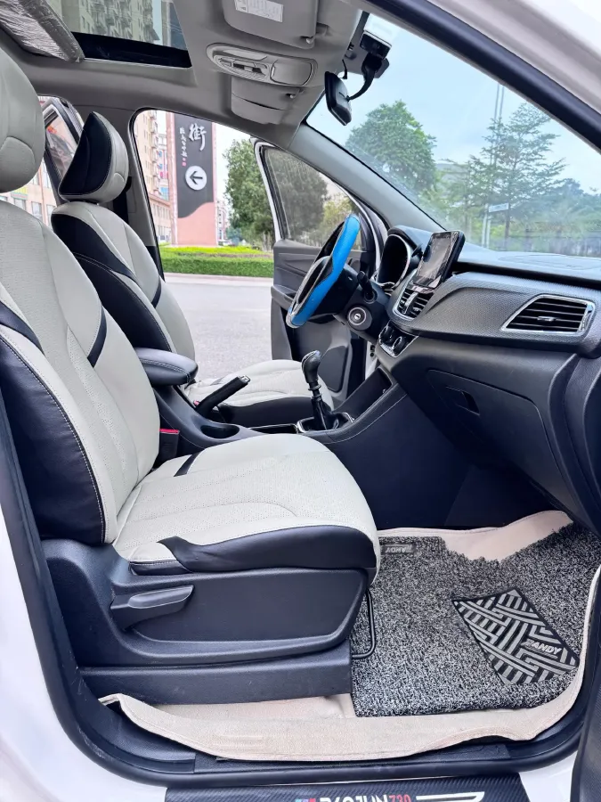2017 BaoJun 730 1.5T 150HP L4 6MT,autocango,china used car exporter,china ev exporter,chinese used car exporter,chinese used ev exporter