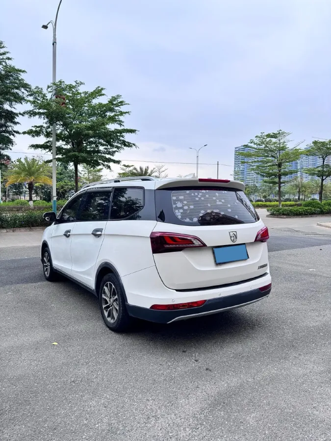 2017 BaoJun 730 1.5T 150HP L4 6MT,autocango,china used car exporter,china ev exporter,chinese used car exporter,chinese used ev exporter