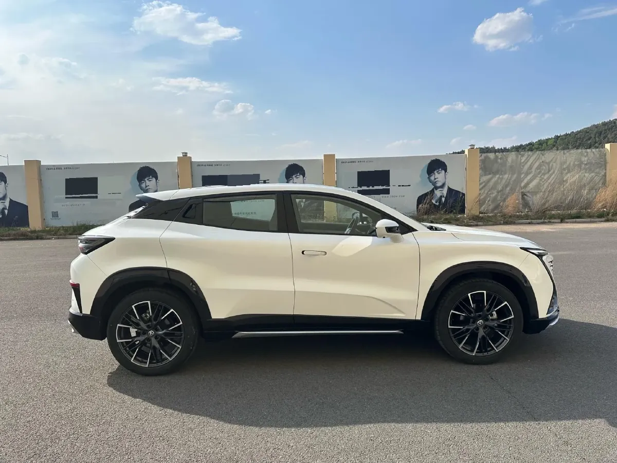 2023 ChangAn UNI-T 1.5T 188HP L4 7DCT,autocango,china used car exporter,china ev exporter,chinese used car exporter,chinese used ev exporter
