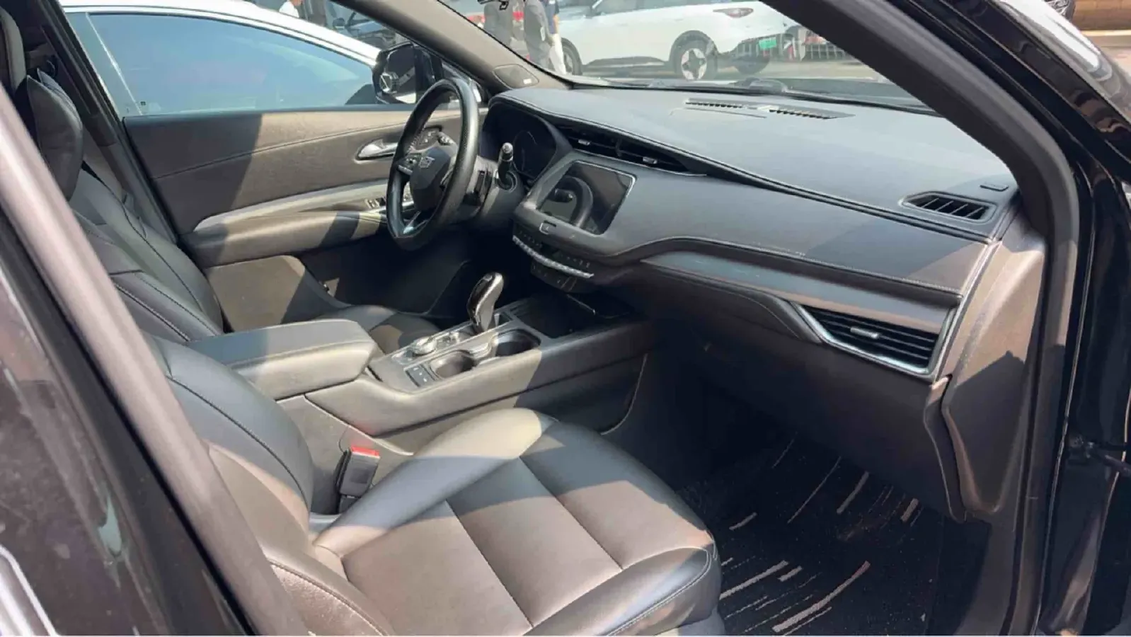 2022 Cadillac XT4 2.0T 237HP L4 9AT,autocango,china used car exporter,china ev exporter,chinese used car exporter,chinese used ev exporter