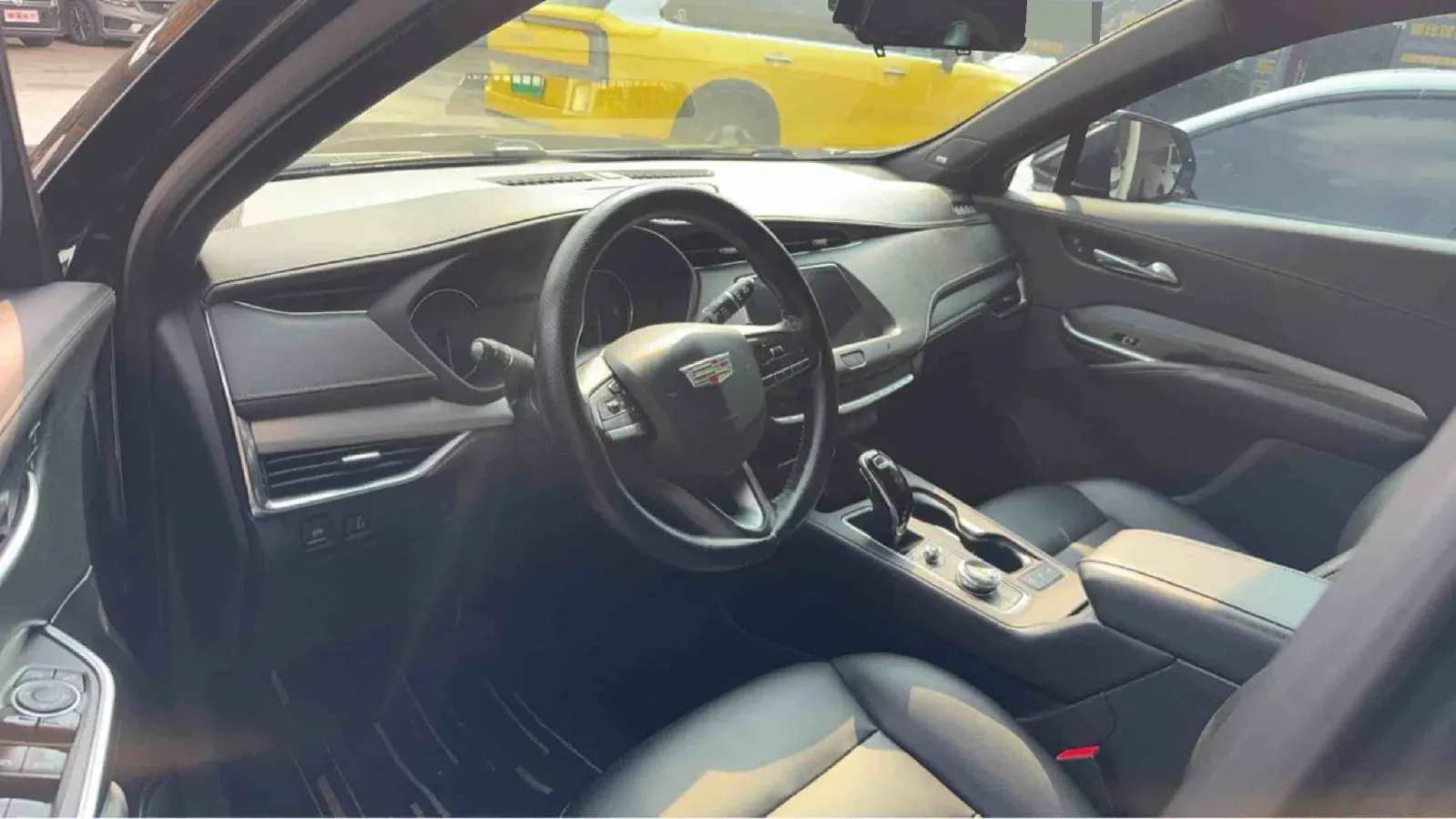 2022 Cadillac XT4 2.0T 237HP L4 9AT,autocango,china used car exporter,china ev exporter,chinese used car exporter,chinese used ev exporter