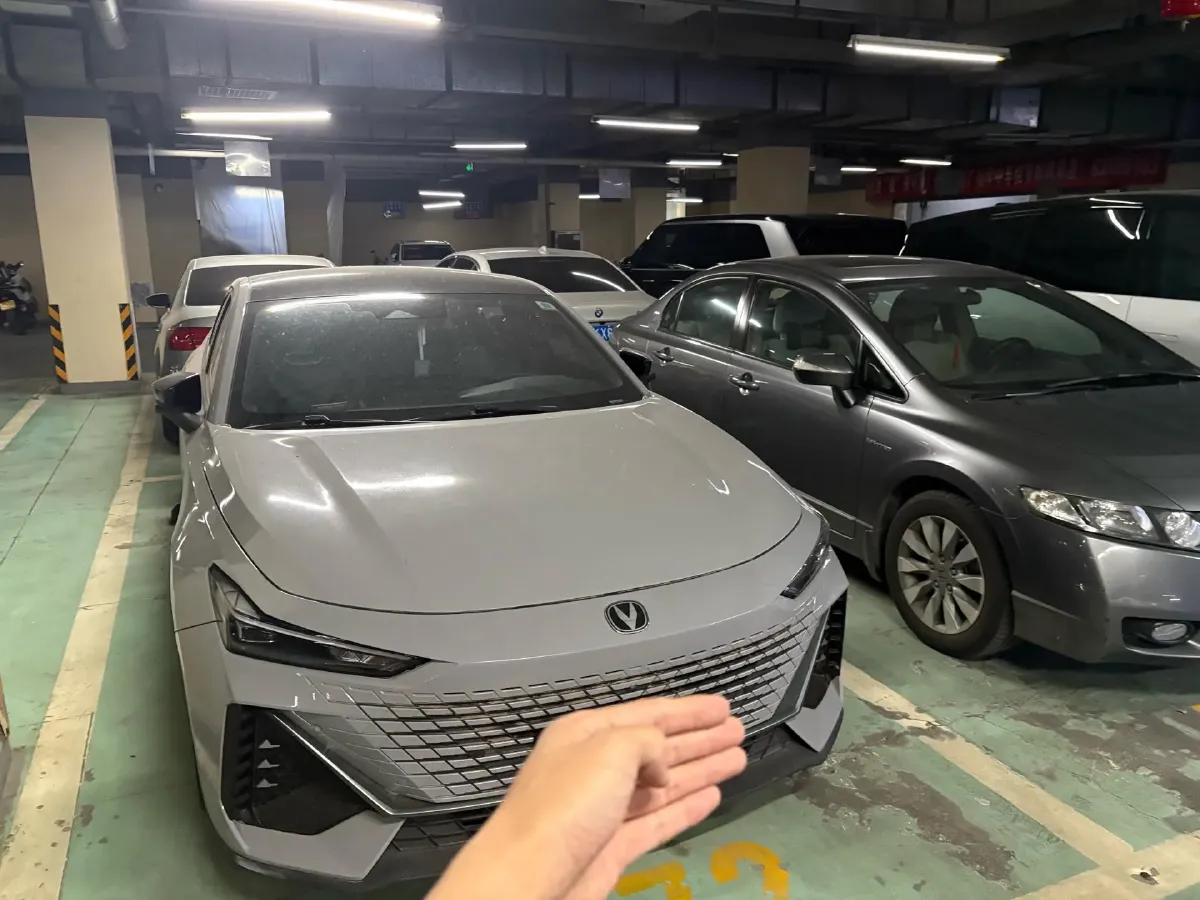 2023 ChangAn UNI-V 1.5T 188HP L4 7DCT,autocango,china used car exporter,china ev exporter,chinese used car exporter,chinese used ev exporter