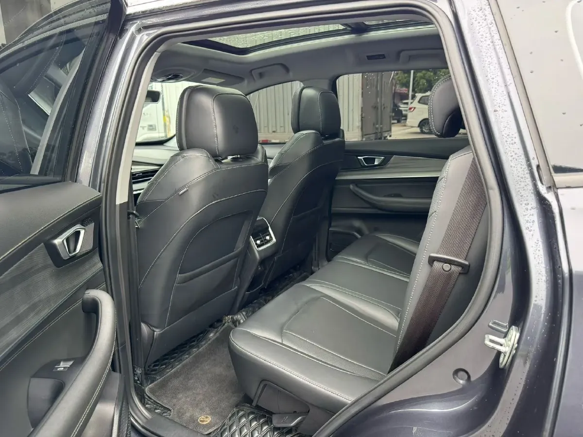2022 Chery Tiggo 8 Plus 1.6T 197HP L4 7DCT,autocango,china used car exporter,china ev exporter,chinese used car exporter,chinese used ev exporter