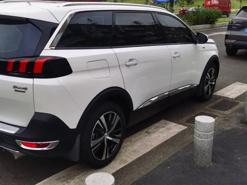 2017 Peugeot 5008 1.8T 204HP L4 6AT,autocango,china used car exporter,china ev exporter,chinese used car exporter,chinese used ev exporter