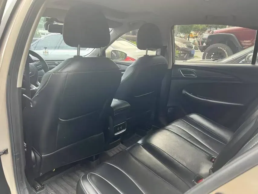 2020 Roewe i5 1.5L 120HP L4 CVT,autocango,china used car exporter,china ev exporter,chinese used car exporter,chinese used ev exporter
