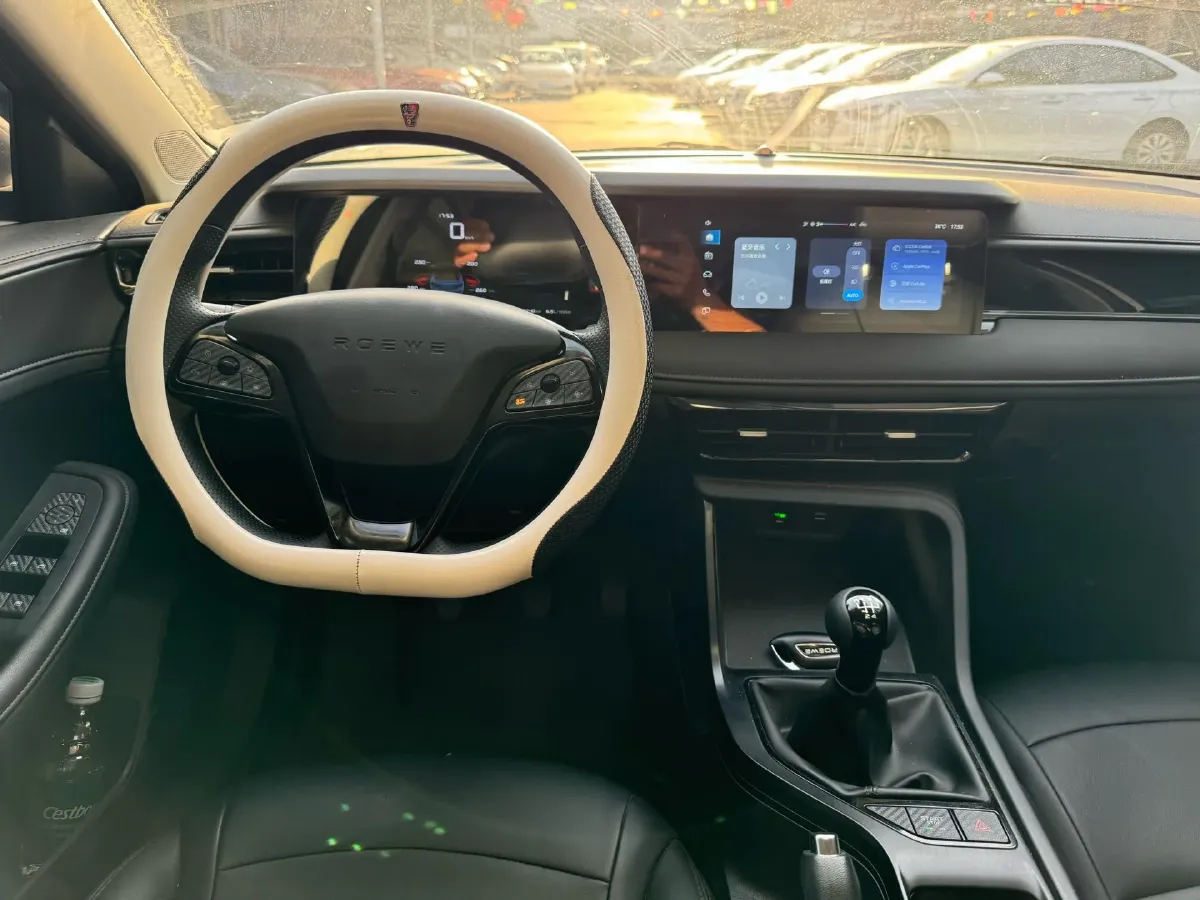 2023 Roewe i5 1.5L 129HP L4 5MT,autocango,china used car exporter,china ev exporter,chinese used car exporter,chinese used ev exporter