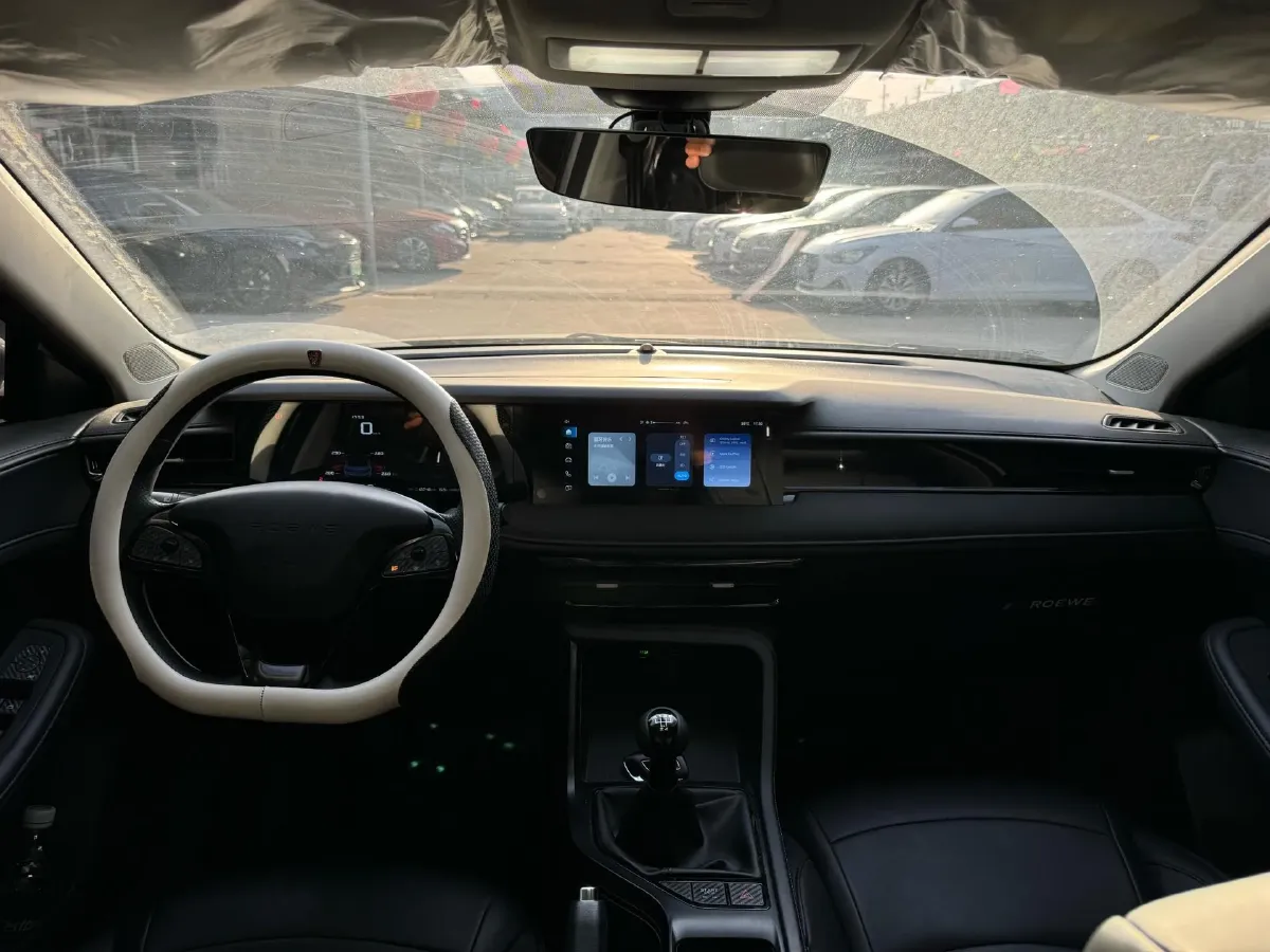 2023 Roewe i5 1.5L 129HP L4 5MT,autocango,china used car exporter,china ev exporter,chinese used car exporter,chinese used ev exporter