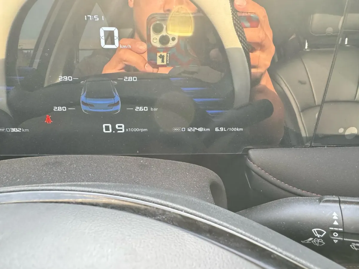 2023 Roewe i5 1.5L 129HP L4 5MT,autocango,china used car exporter,china ev exporter,chinese used car exporter,chinese used ev exporter