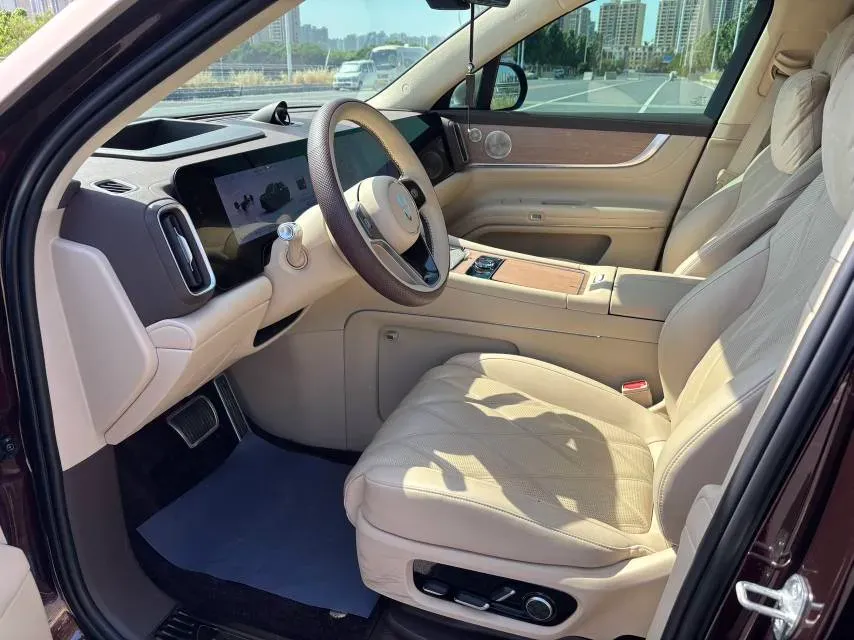 2025 AITO AITO M9 REEV 160HP REEV 52KWH,autocango,china used car exporter,china ev exporter,chinese used car exporter,chinese used ev exporter
