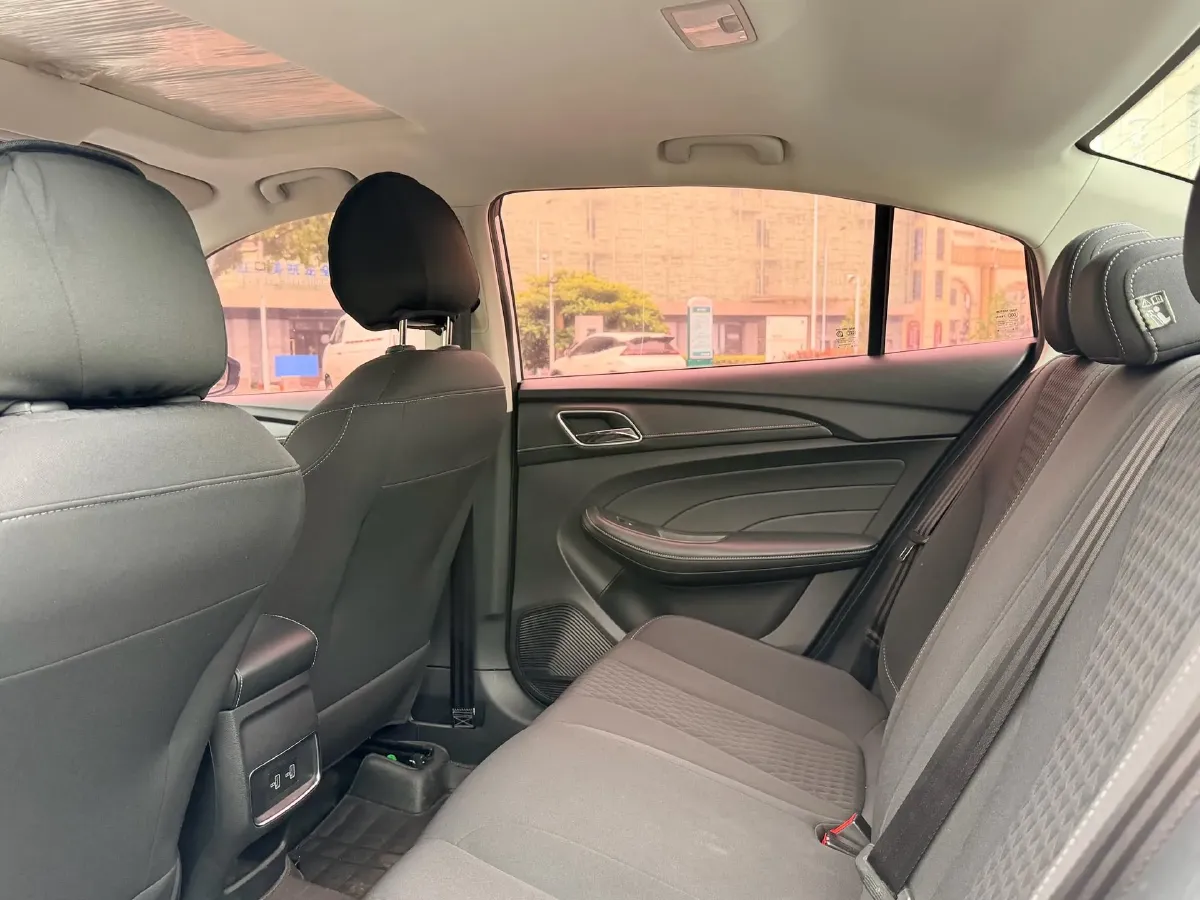 2019 Roewe i5 1.5L 120HP L4 CVT,autocango,china used car exporter,china ev exporter,chinese used car exporter,chinese used ev exporter
