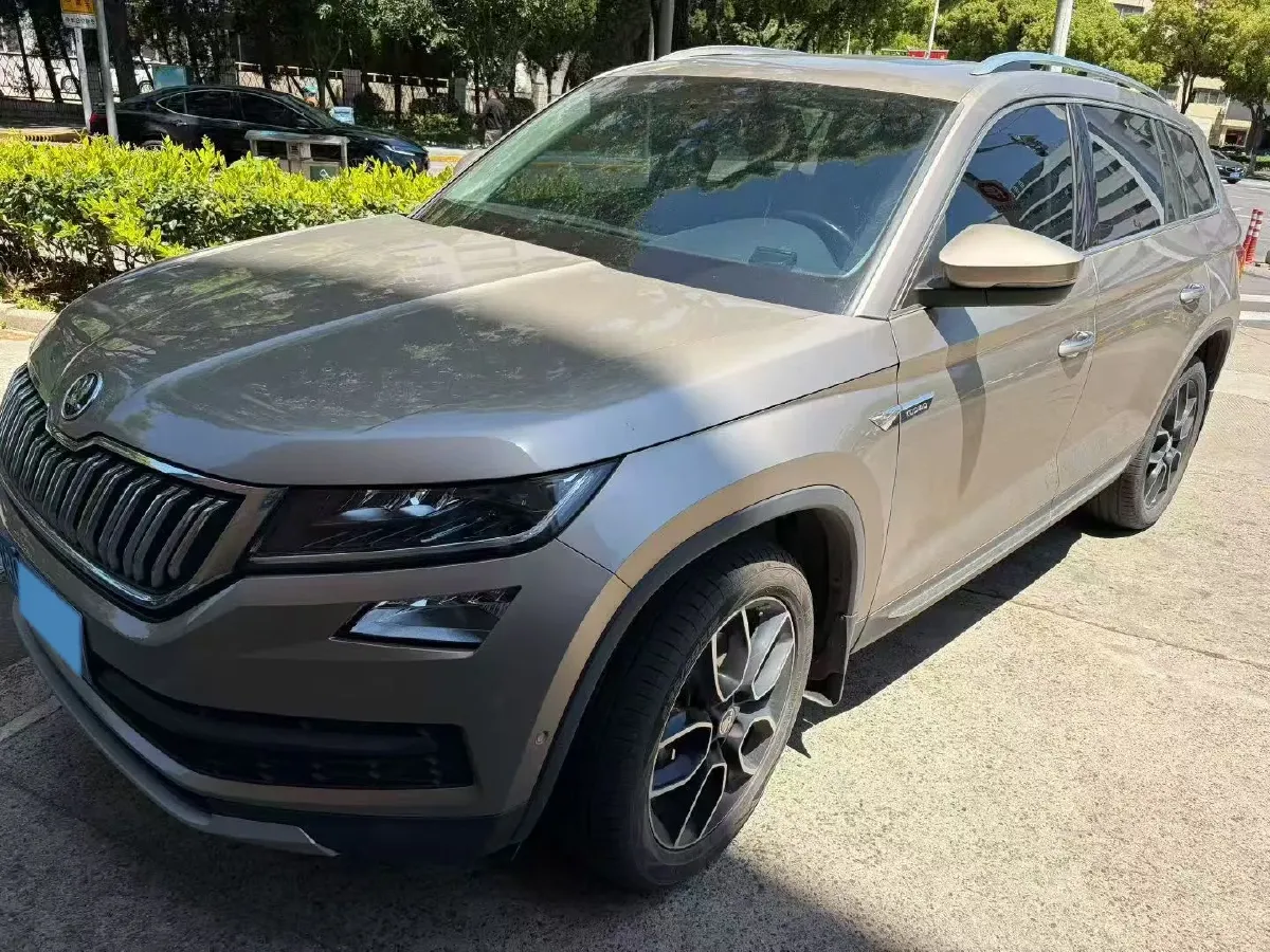 2019 Skoda Superb 2.0T 220HP L4 7DCT,autocango,china used car exporter,china ev exporter,chinese used car exporter,chinese used ev exporter