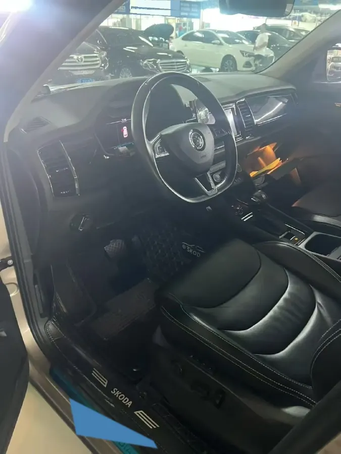 2019 Skoda Superb 2.0T 220HP L4 7DCT,autocango,china used car exporter,china ev exporter,chinese used car exporter,chinese used ev exporter