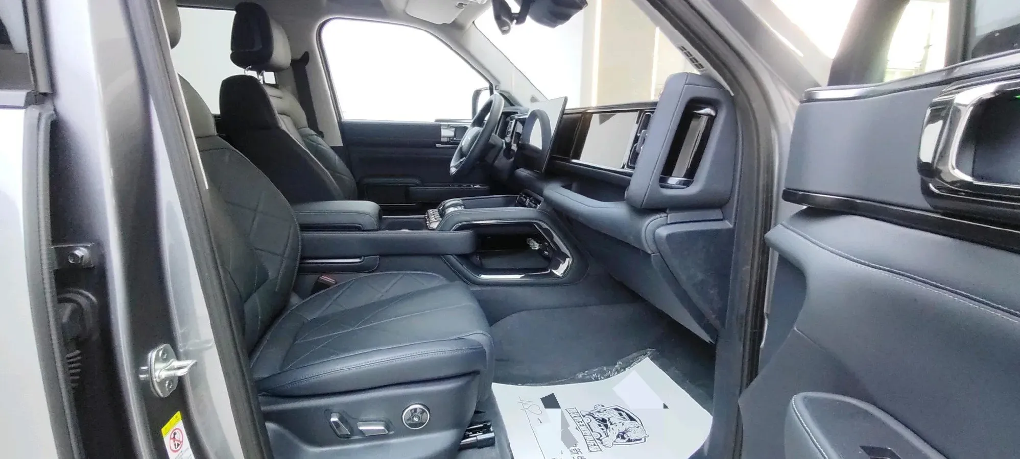 2025 FangChengBao Bao 5 1.5T 194HP L4 E-CVT PHEV 31.8KWH,autocango,china used car exporter,china ev exporter,chinese used car exporter,chinese used ev exporter