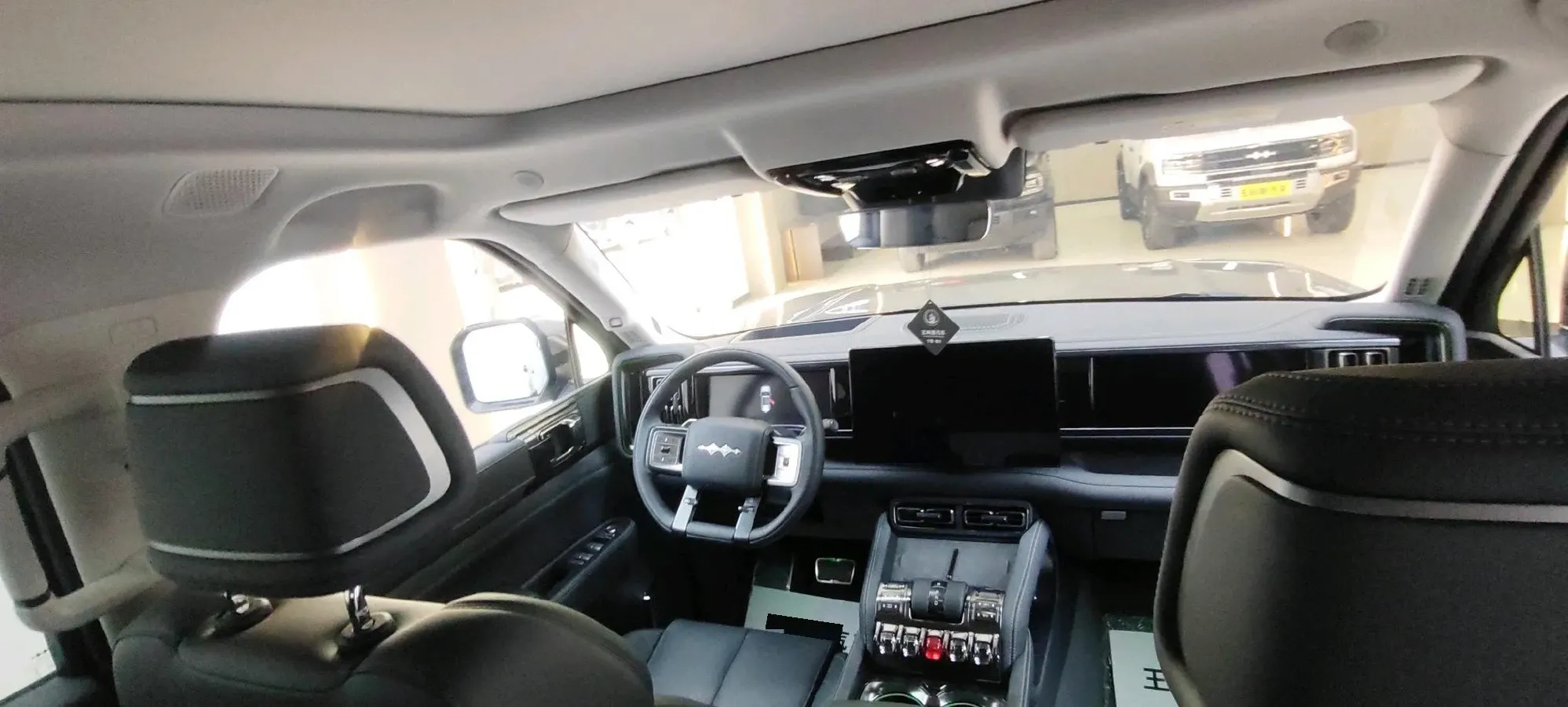 2025 FangChengBao Bao 5 1.5T 194HP L4 E-CVT PHEV 31.8KWH,autocango,china used car exporter,china ev exporter,chinese used car exporter,chinese used ev exporter