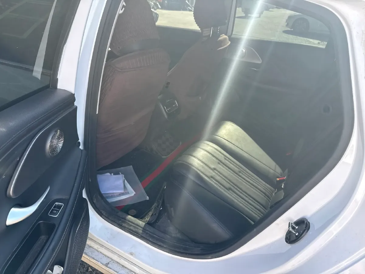 2024 Fulwin FulwinA8 1.5T 156HP L4 1DHT PHEV 18.3KWH,autocango,china used car exporter,china ev exporter,chinese used car exporter,chinese used ev exporter