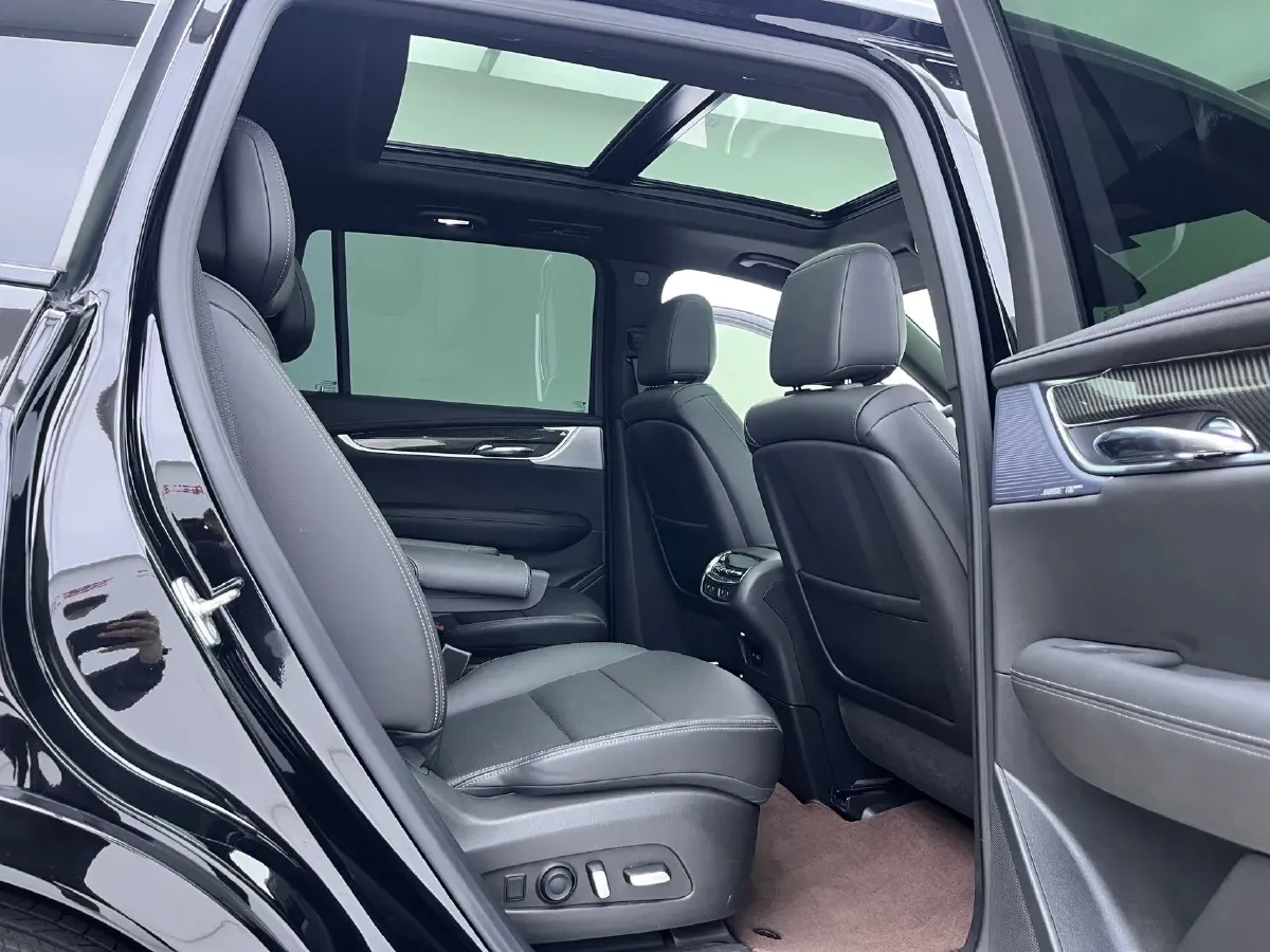 2025 Cadillac XT6 2.0T 237HP L4 9AT,autocango,china used car exporter,china ev exporter,chinese used car exporter,chinese used ev exporter