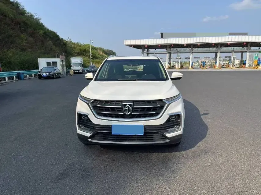 2018 BaoJun 530 1.5T 150HP L4 6MT,autocango,china used car exporter,china ev exporter,chinese used car exporter,chinese used ev exporter