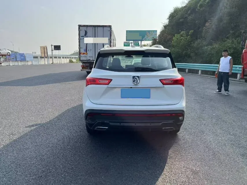 2018 BaoJun 530 1.5T 150HP L4 6MT,autocango,china used car exporter,china ev exporter,chinese used car exporter,chinese used ev exporter
