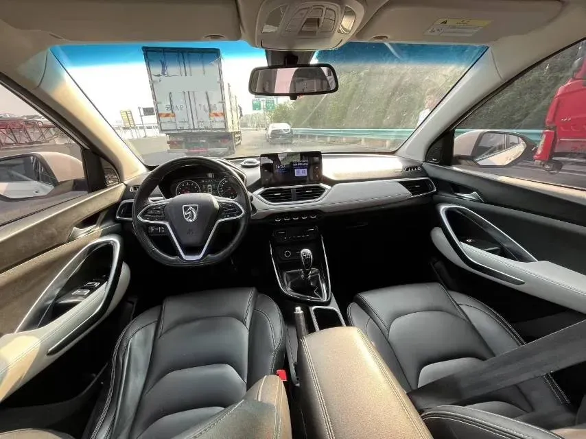 2018 BaoJun 530 1.5T 150HP L4 6MT,autocango,china used car exporter,china ev exporter,chinese used car exporter,chinese used ev exporter