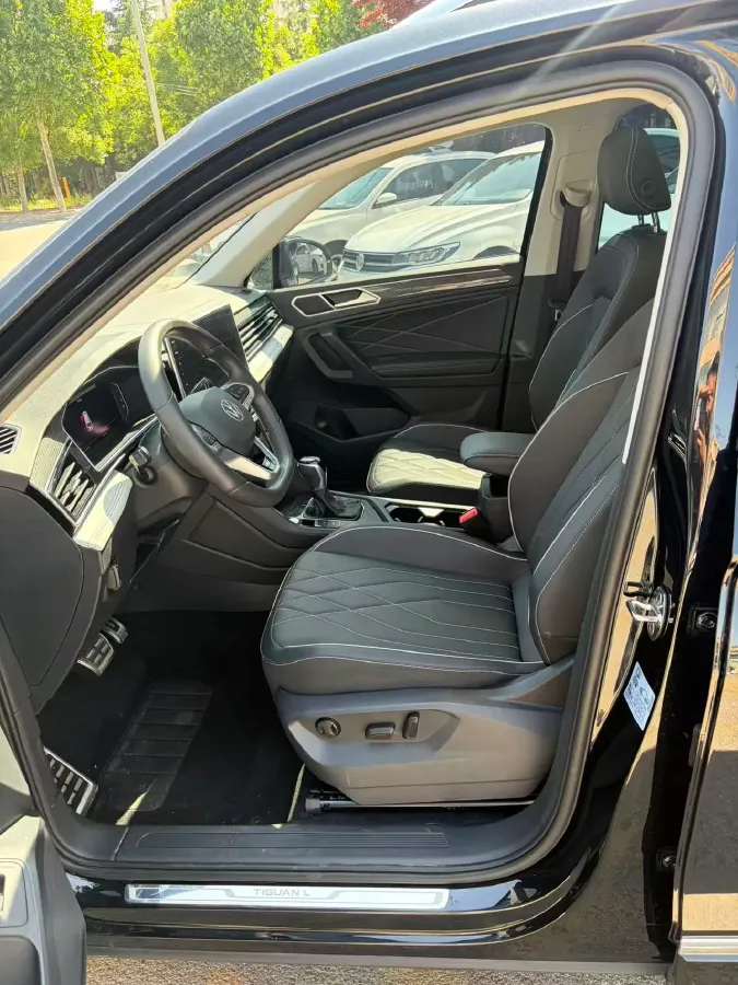 2024 Volkswagen Tiguan L 2.0T 186HP L4 7DCT,autocango,china used car exporter,china ev exporter,chinese used car exporter,chinese used ev exporter