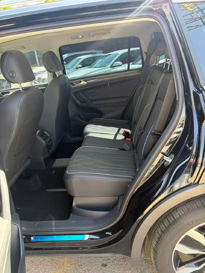 2024 Volkswagen Tiguan L 2.0T 186HP L4 7DCT,autocango,china used car exporter,china ev exporter,chinese used car exporter,chinese used ev exporter