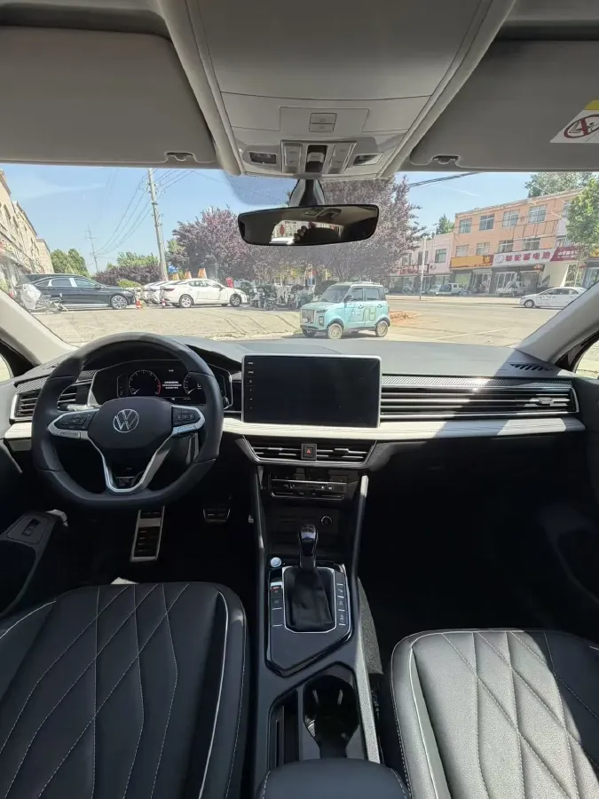 2024 Volkswagen Tiguan L 2.0T 186HP L4 7DCT,autocango,china used car exporter,china ev exporter,chinese used car exporter,chinese used ev exporter