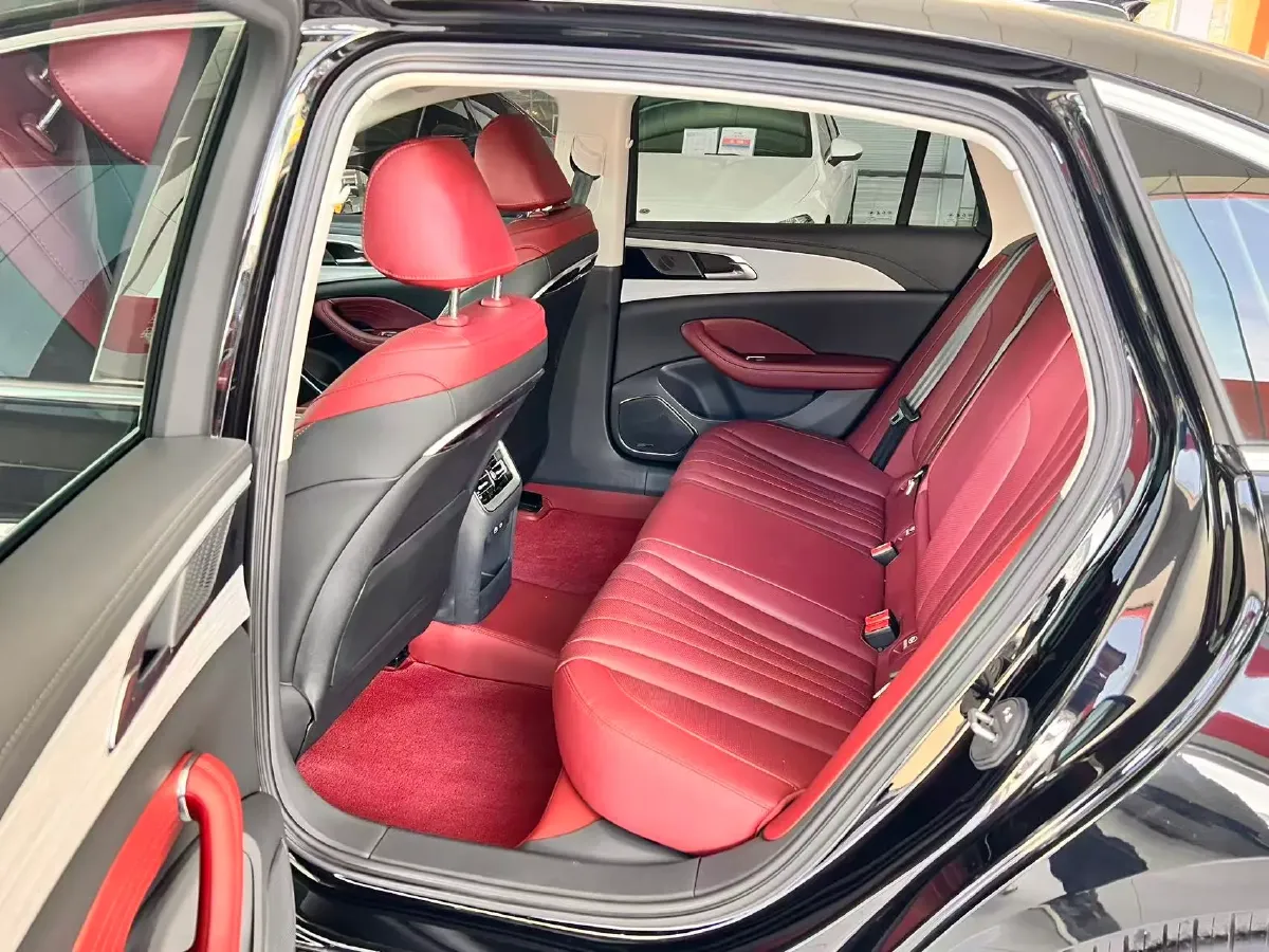 2025 HongQi H5 1.5T 169HP L4 7DCT,autocango,china used car exporter,china ev exporter,chinese used car exporter,chinese used ev exporter