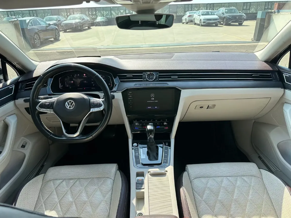 2020 Volkswagen Magotan 2.0T 220HP L4 7DCT,autocango,china used car exporter,china ev exporter,chinese used car exporter,chinese used ev exporter
