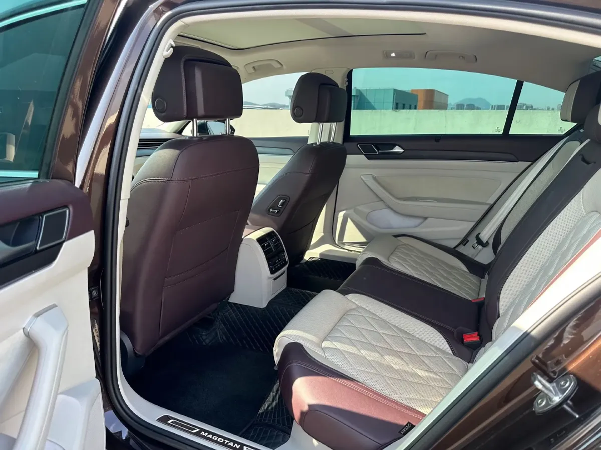 2020 Volkswagen Magotan 2.0T 220HP L4 7DCT,autocango,china used car exporter,china ev exporter,chinese used car exporter,chinese used ev exporter