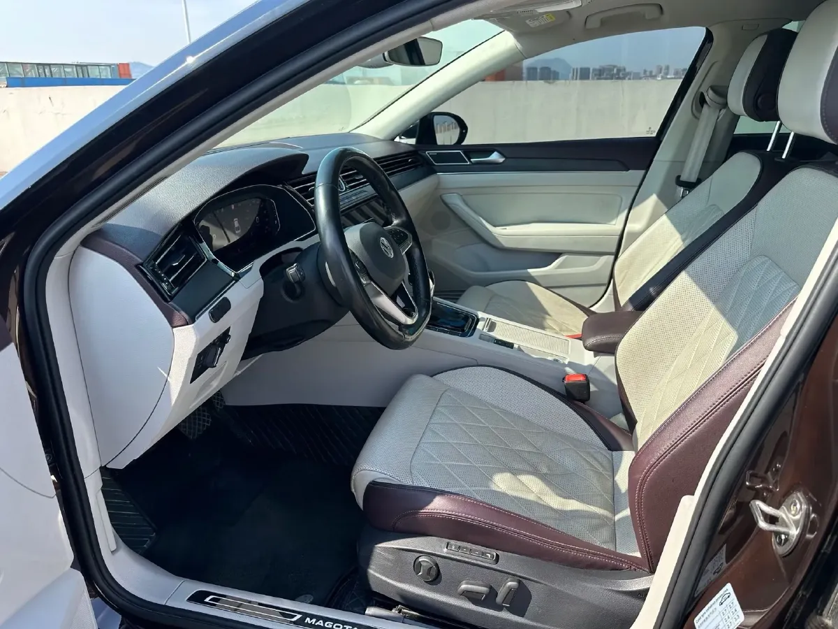2020 Volkswagen Magotan 2.0T 220HP L4 7DCT,autocango,china used car exporter,china ev exporter,chinese used car exporter,chinese used ev exporter