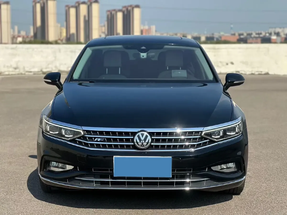 2020 Volkswagen Magotan 2.0T 220HP L4 7DCT,autocango,china used car exporter,china ev exporter,chinese used car exporter,chinese used ev exporter