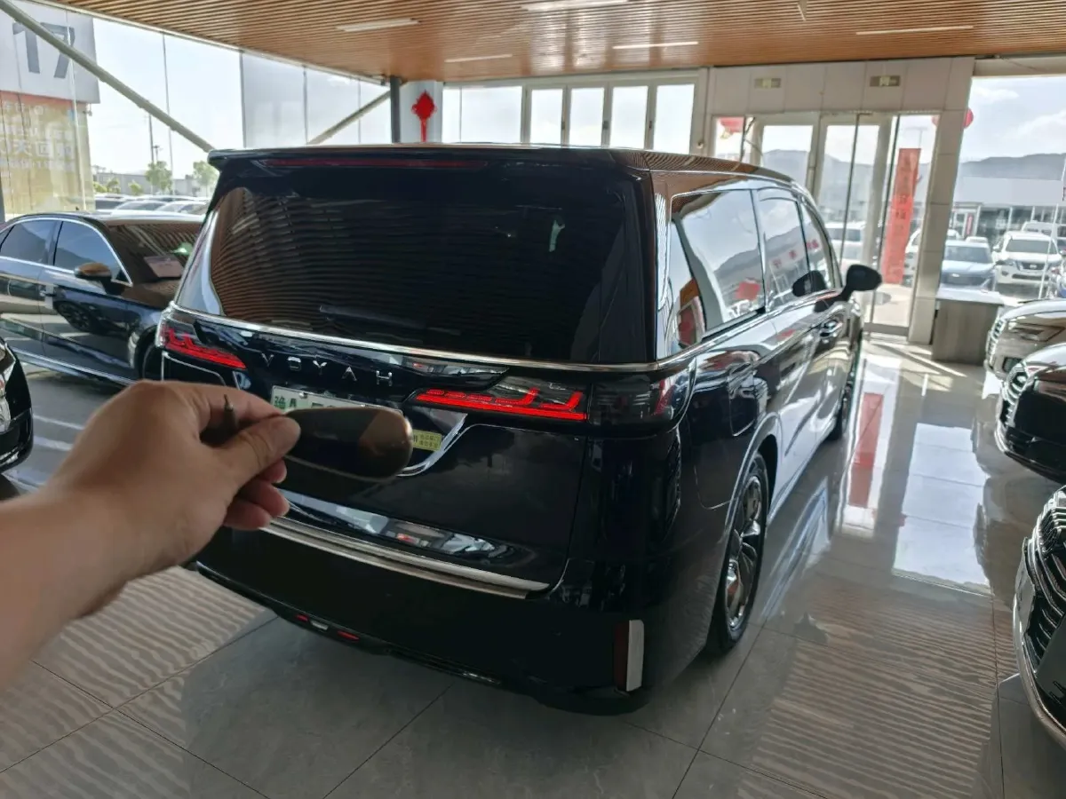 2022 Voyah Dream 1.5T 136HP L4 PHEV 25.57KWH,autocango,china used car exporter,china ev exporter,chinese used car exporter,chinese used ev exporter