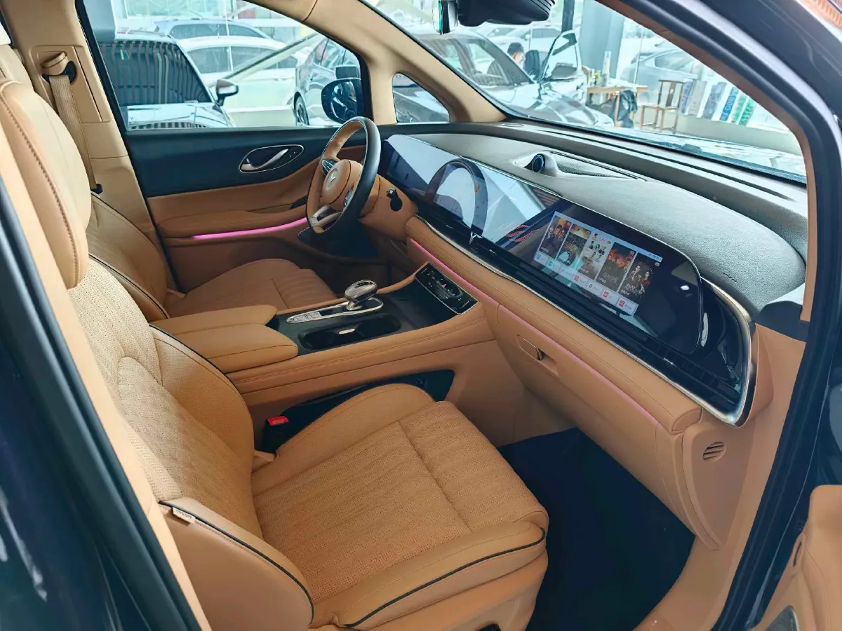 2022 Voyah Dream 1.5T 136HP L4 PHEV 25.57KWH,autocango,china used car exporter,china ev exporter,chinese used car exporter,chinese used ev exporter