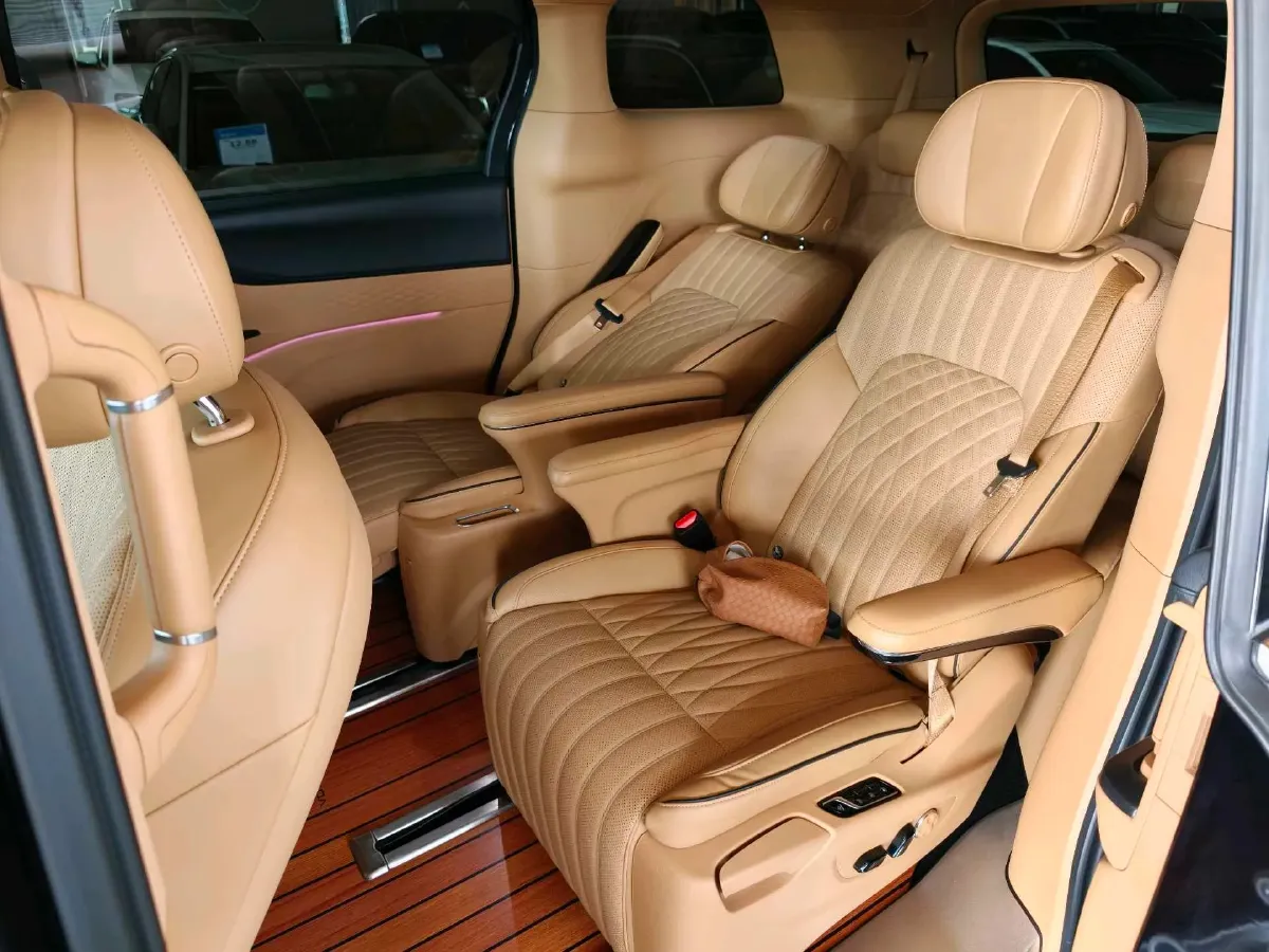 2022 Voyah Dream 1.5T 136HP L4 PHEV 25.57KWH,autocango,china used car exporter,china ev exporter,chinese used car exporter,chinese used ev exporter