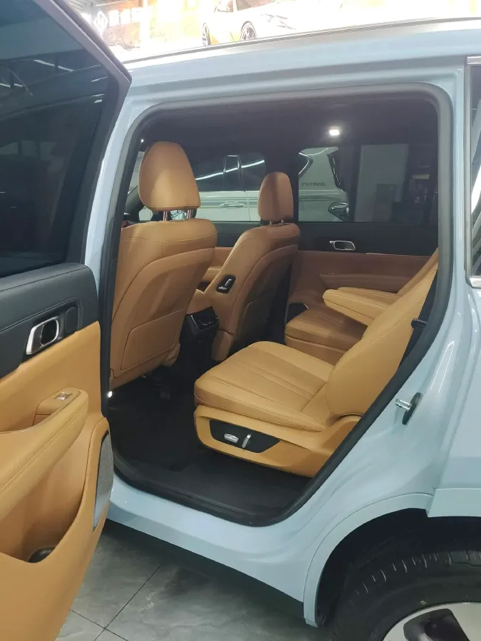 2021 Li ONE Range Extended 131HP REEV 40.5KWH,autocango,china used car exporter,china ev exporter,chinese used car exporter,chinese used ev exporter