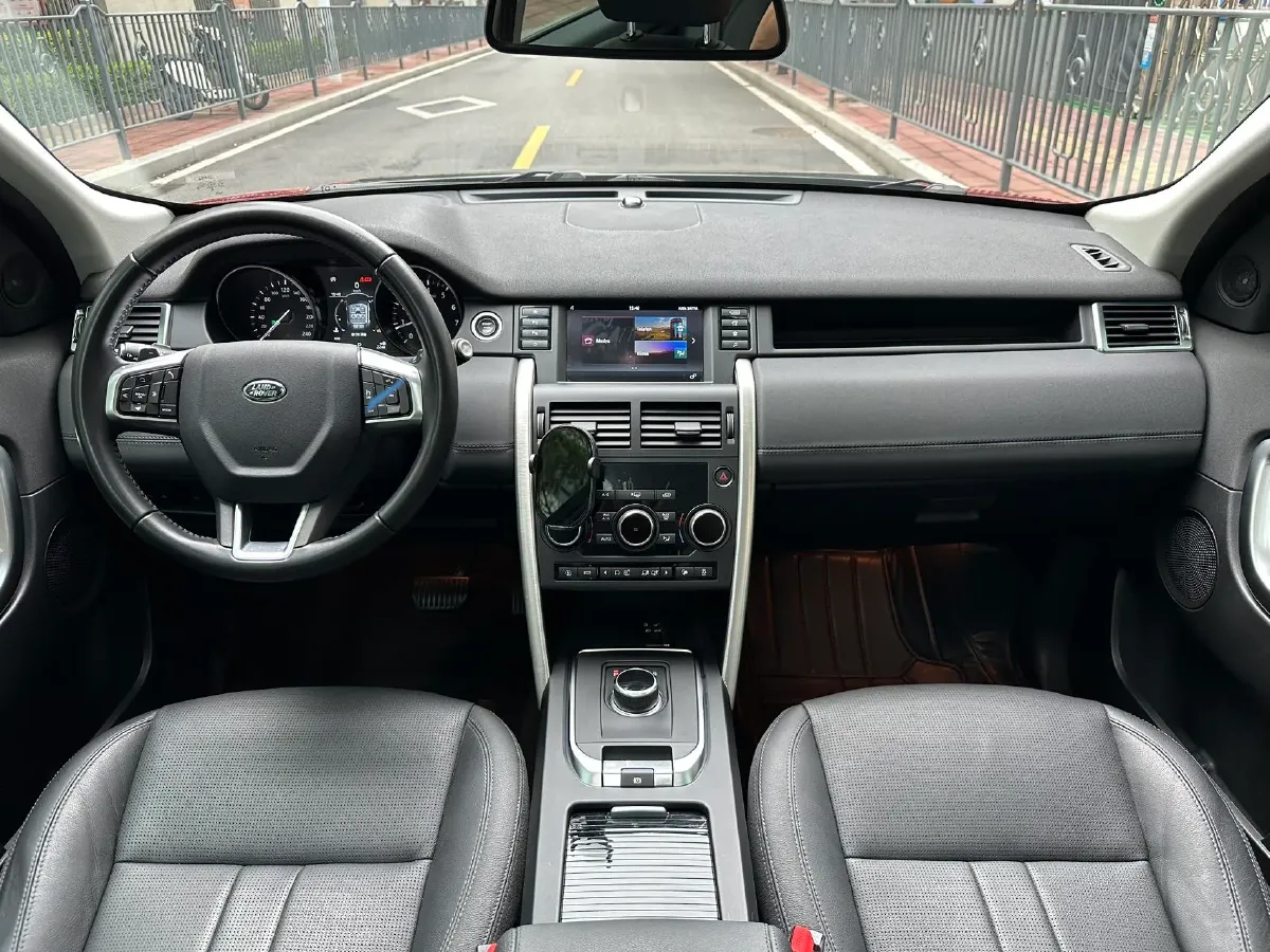 2018 Land Rover Discovery Sport 2.0T 241HP L4 9AT,autocango,china used car exporter,china ev exporter,chinese used car exporter,chinese used ev exporter