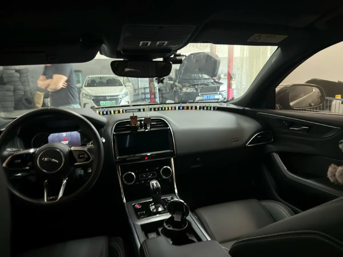 2023 Jaguar XEL 2.0T 200HP L4 8AT,autocango,china used car exporter,china ev exporter,chinese used car exporter,chinese used ev exporter