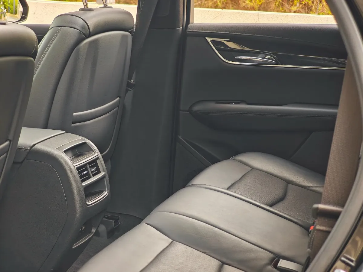 2020 Cadillac XT5 2.0T 237HP L4 9AT,autocango,china used car exporter,china ev exporter,chinese used car exporter,chinese used ev exporter