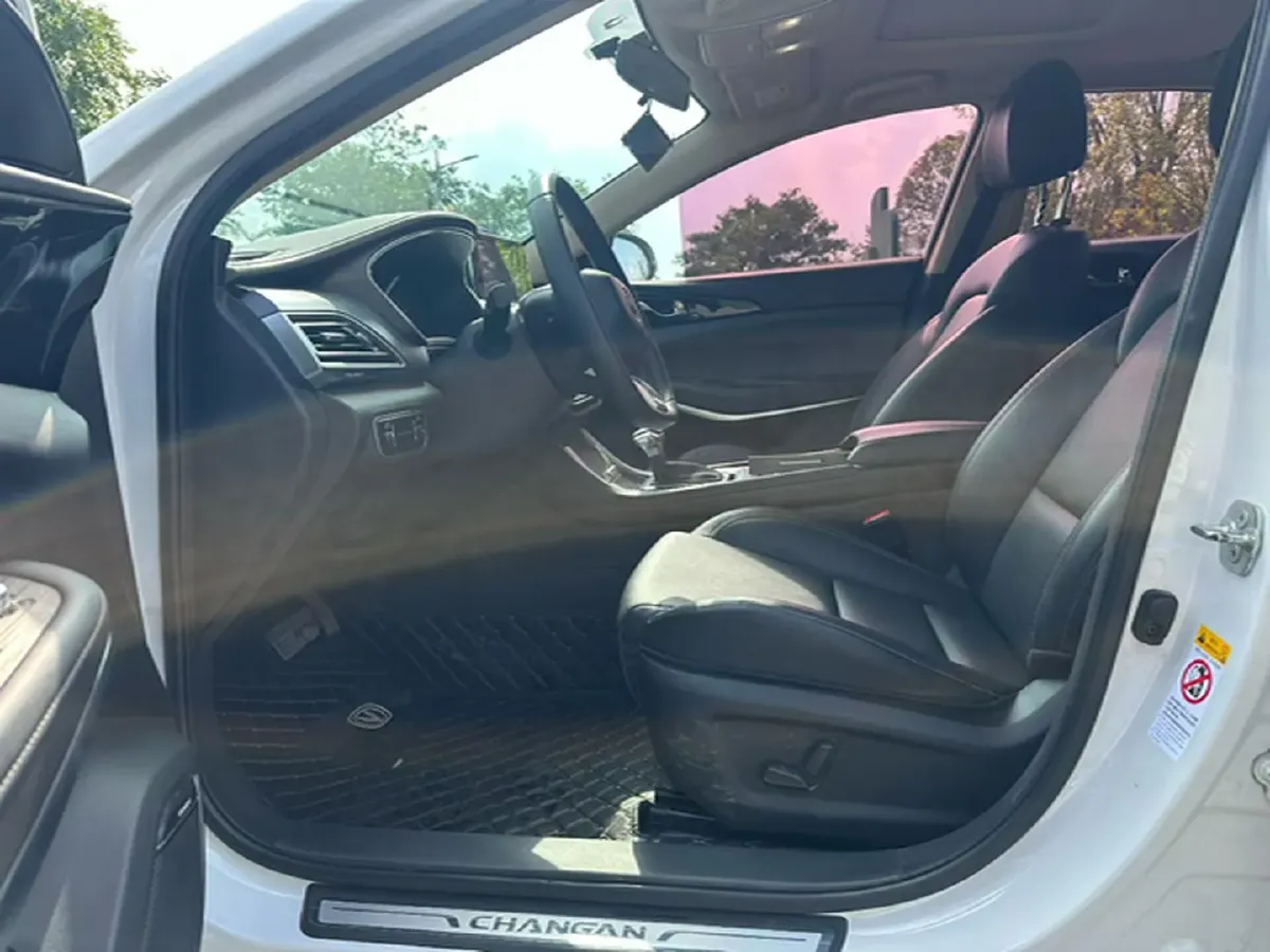 2020 ChangAn Raeton CC 1.5T 156HP L4 6AT,autocango,china used car exporter,china ev exporter,chinese used car exporter,chinese used ev exporter