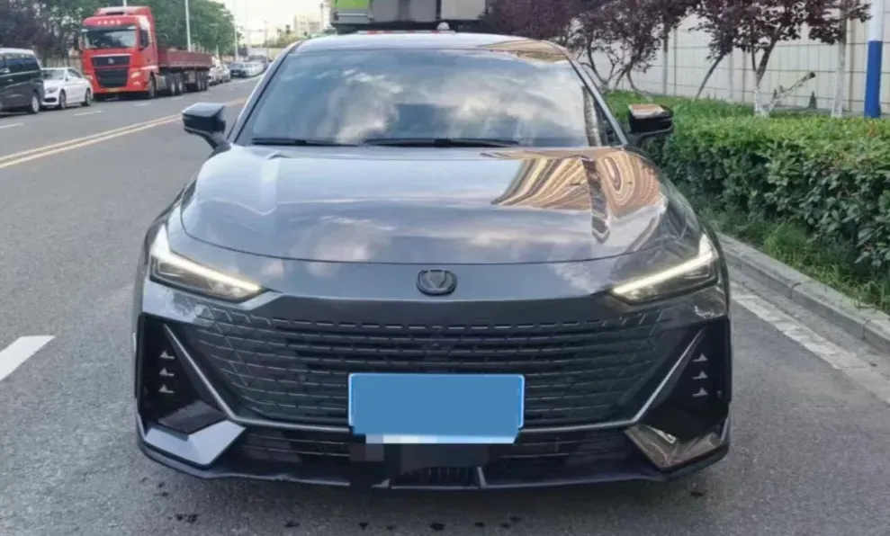 2023 ChangAn UNI-V 1.5T 188HP L4 7DCT,autocango,china used car exporter,china ev exporter,chinese used car exporter,chinese used ev exporter